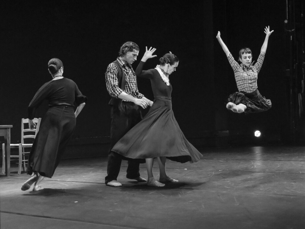 Las tres hermanas - ballet Marseille groupe danseurs compagnie de danse néoclassique acontretemps