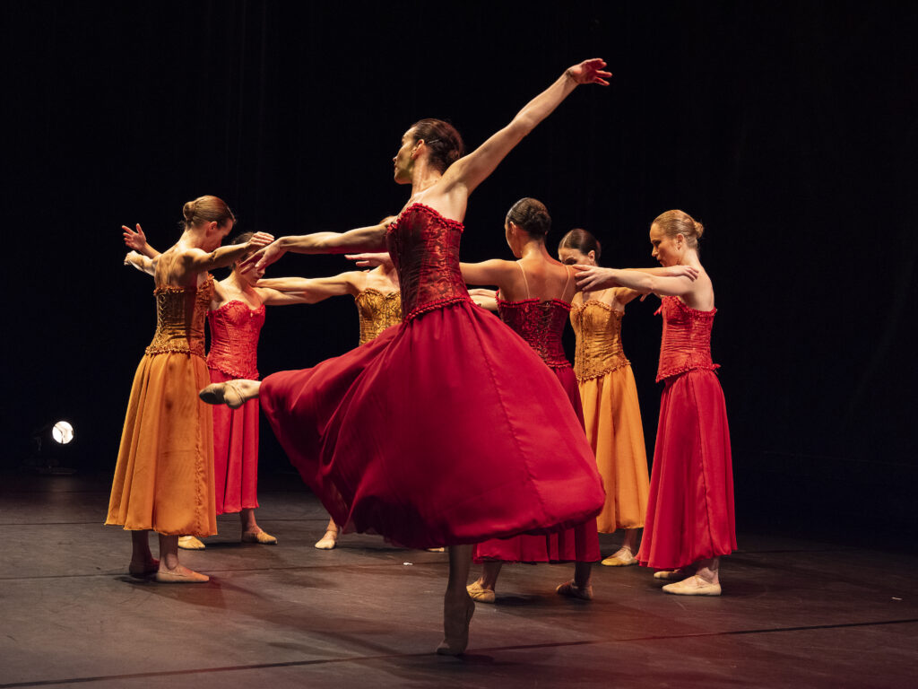 De fuego - ballet Marseille groupe danseurs compagnie de danse néoclassique acontretemps